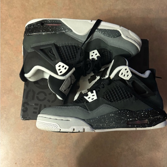 Jordan 4 Retro (GS) Fear - Picture 3 of 7